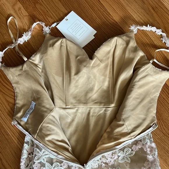 Mac Duggal Woman’s Floral Embroidered Corset Bodice Gown Size 8 NWT - Picture 16 of 17